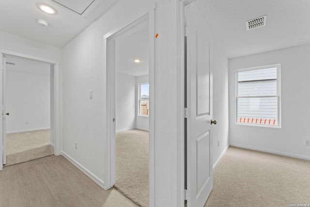 2060 Powell Pl, Converse, TX 78109