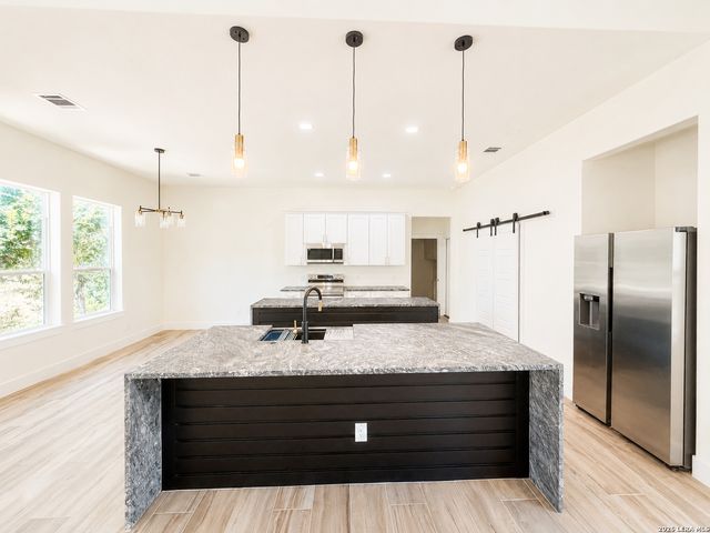 7022 CIRCLE OAK DR, Bulverde, TX 78163