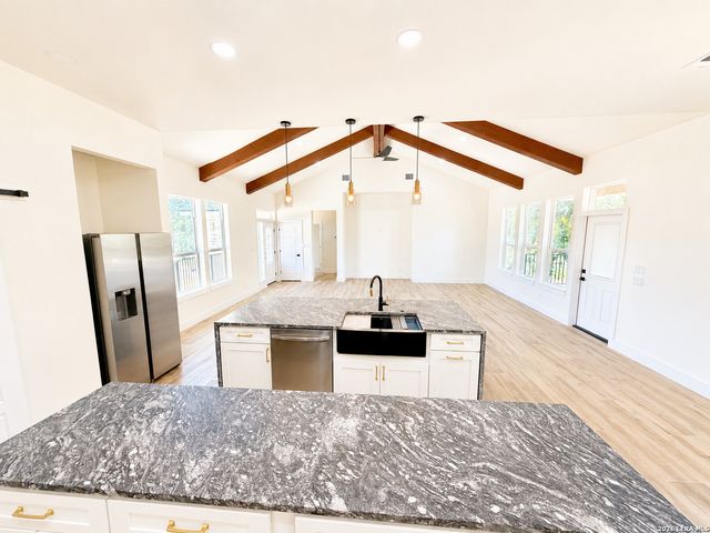 7022 CIRCLE OAK DR, Bulverde, TX 78163