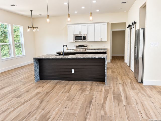 7022 CIRCLE OAK DR, Bulverde, TX 78163