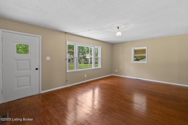 213 N Woodlawn St, Irvington, KY 40146