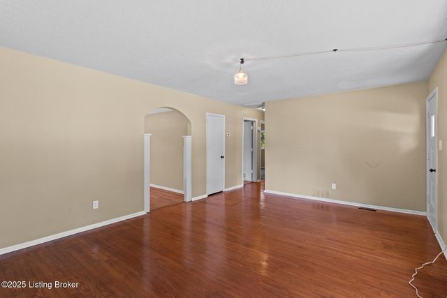 213 N Woodlawn St, Irvington, KY 40146