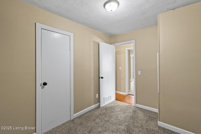 213 N Woodlawn St, Irvington, KY 40146