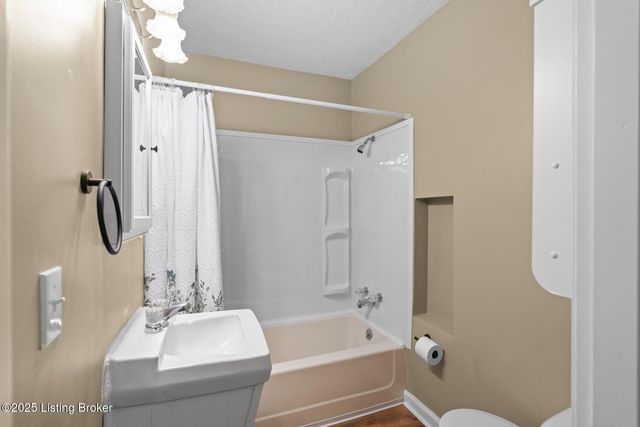 213 N Woodlawn St, Irvington, KY 40146