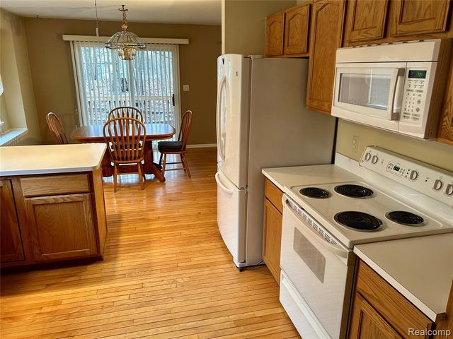 2618 Woodcliff Trail, Hartland, MI 48353