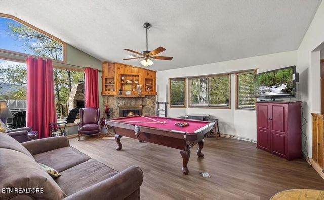 725 Sunshine Tr, Gatlinburg, TN 37738