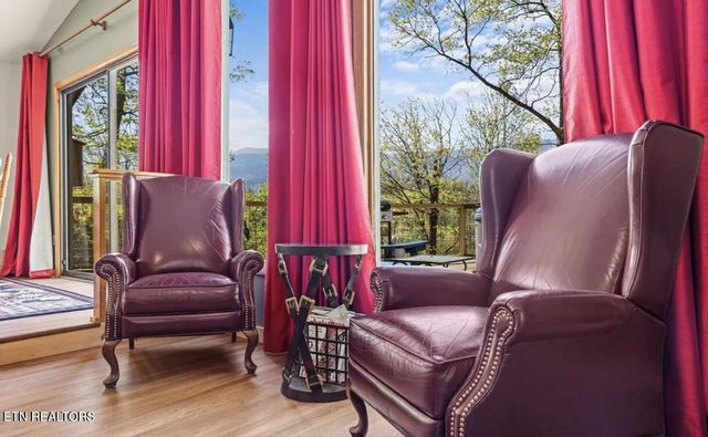 725 Sunshine Tr, Gatlinburg, TN 37738