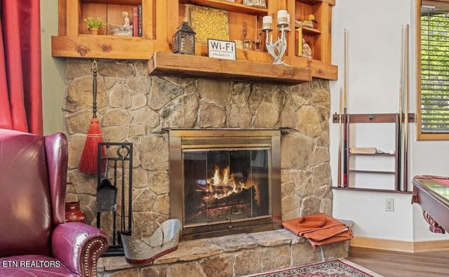 725 Sunshine Tr, Gatlinburg, TN 37738