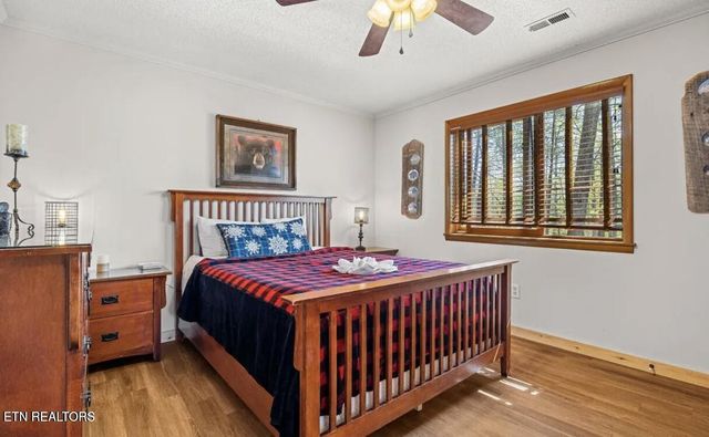 725 Sunshine Tr, Gatlinburg, TN 37738