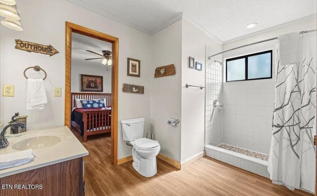 725 Sunshine Tr, Gatlinburg, TN 37738