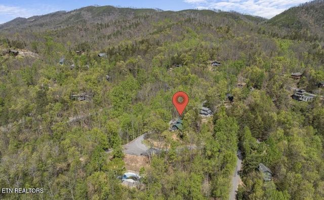 725 Sunshine Tr, Gatlinburg, TN 37738