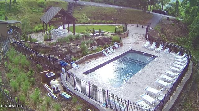 725 Sunshine Tr, Gatlinburg, TN 37738