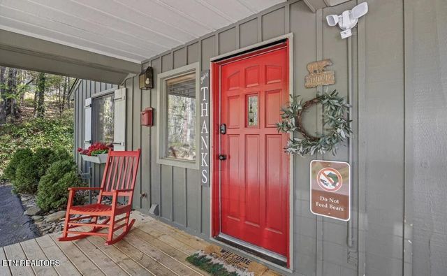 725 Sunshine Tr, Gatlinburg, TN 37738