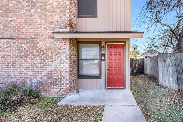 3301 Aurora Street D, Haltom City, TX 76117