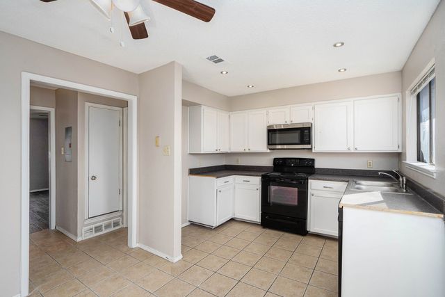 3301 Aurora Street D, Haltom City, TX 76117
