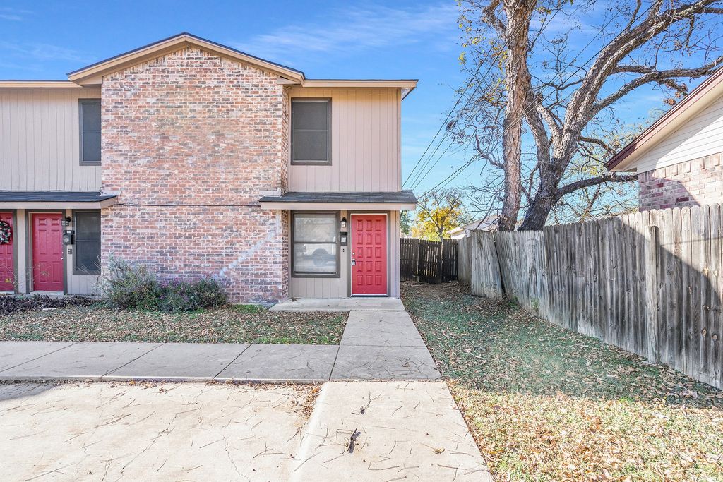 3301 Aurora Street D, Haltom City, TX 76117