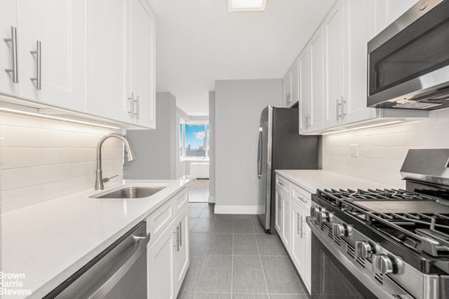 3333 Henry Hudson Pkwy Apt 8B, New York City, NY 10463