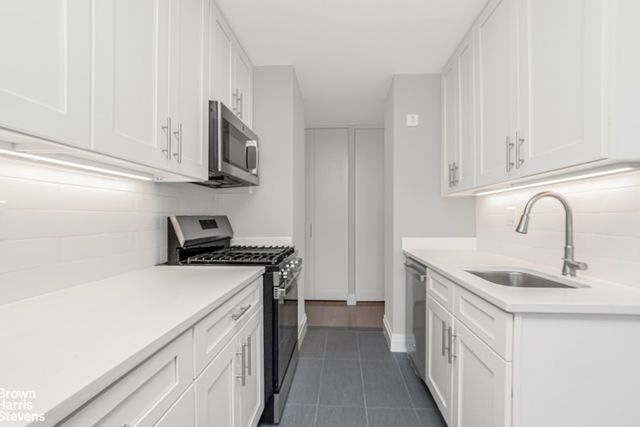 3333 Henry Hudson Pkwy Apt 8B, New York City, NY 10463
