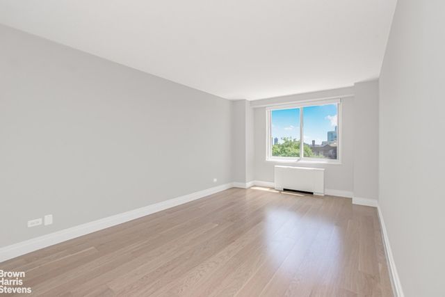 3333 Henry Hudson Pkwy Apt 8B, New York City, NY 10463