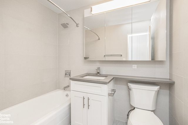 3333 Henry Hudson Pkwy Apt 8B, New York City, NY 10463