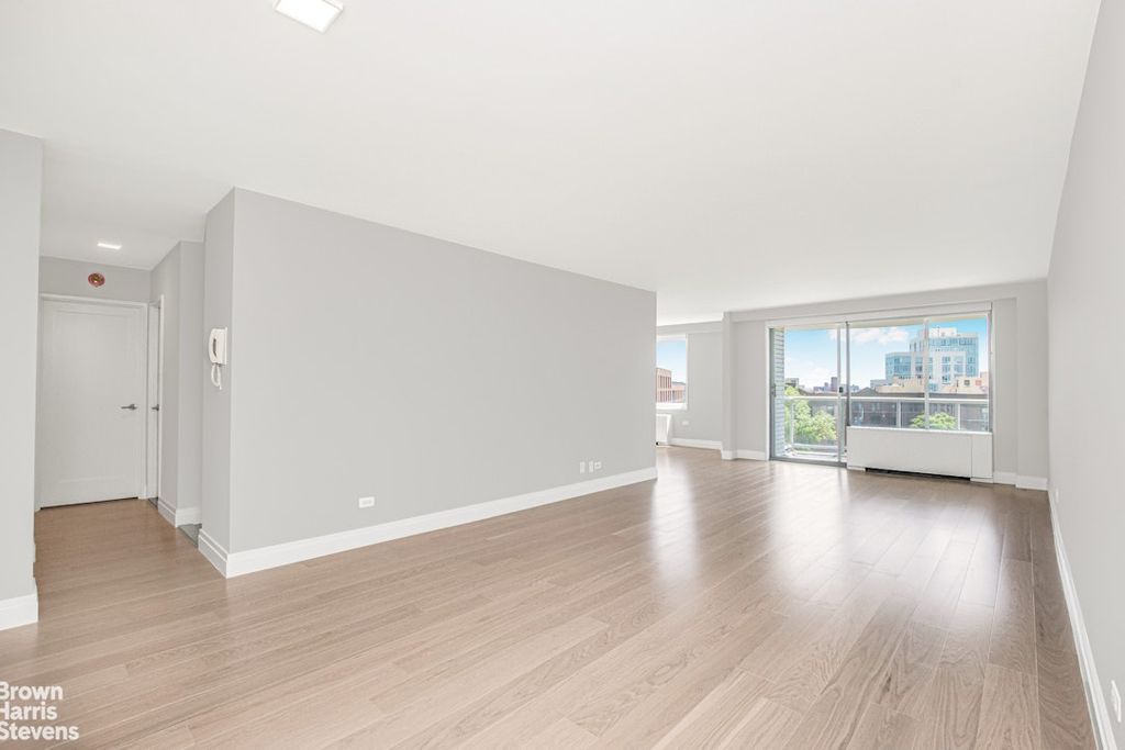 3333 Henry Hudson Pkwy Apt 8B, New York City, NY 10463