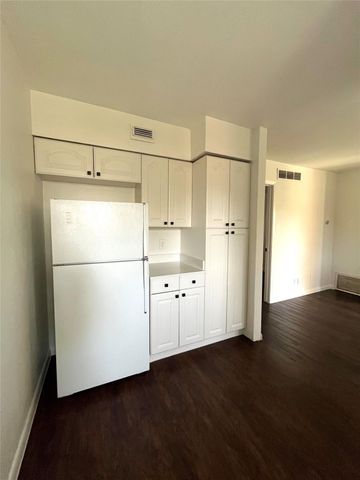 3304 Red River ST 203, Austin, TX 78705