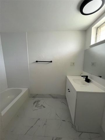 3304 Red River ST 203, Austin, TX 78705