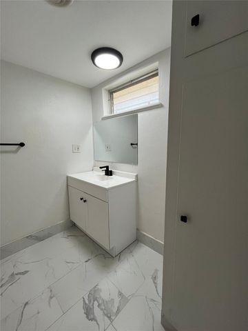 3304 Red River ST 203, Austin, TX 78705