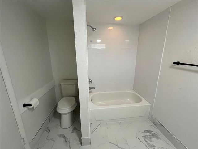 3304 Red River ST 203, Austin, TX 78705