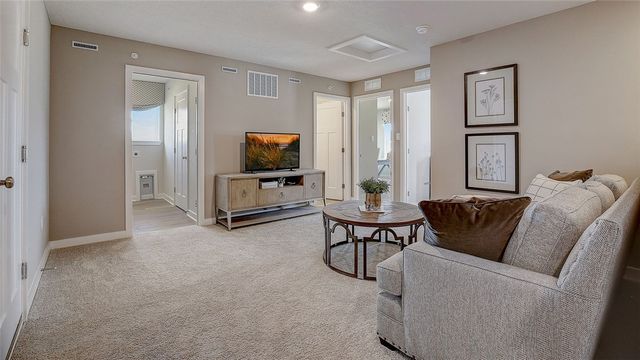 101 Delmonica Dr, Meadowlands, PA 15347