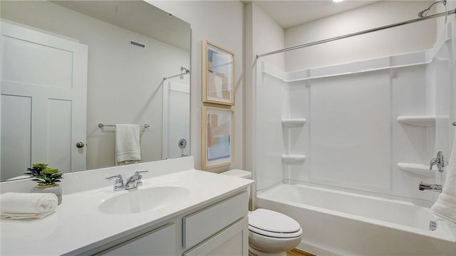 101 Delmonica Dr, Meadowlands, PA 15347