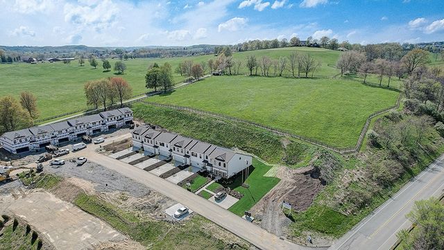 101 Delmonica Dr, Meadowlands, PA 15347