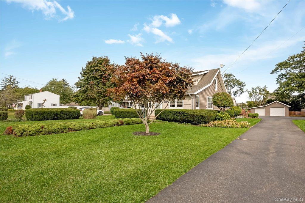 515 Gillette Avenue, Bayport, NY 11705 — photo 3