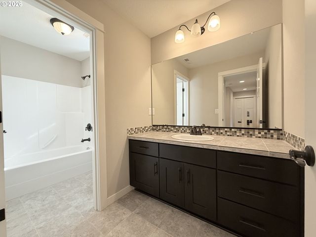 13823 Se NIGHTINGALE Ave, Happy Valley, OR 97015