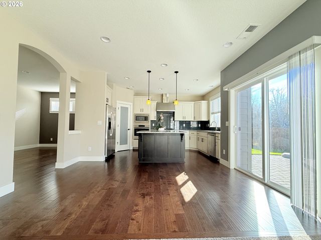 13823 Se NIGHTINGALE Ave, Happy Valley, OR 97015