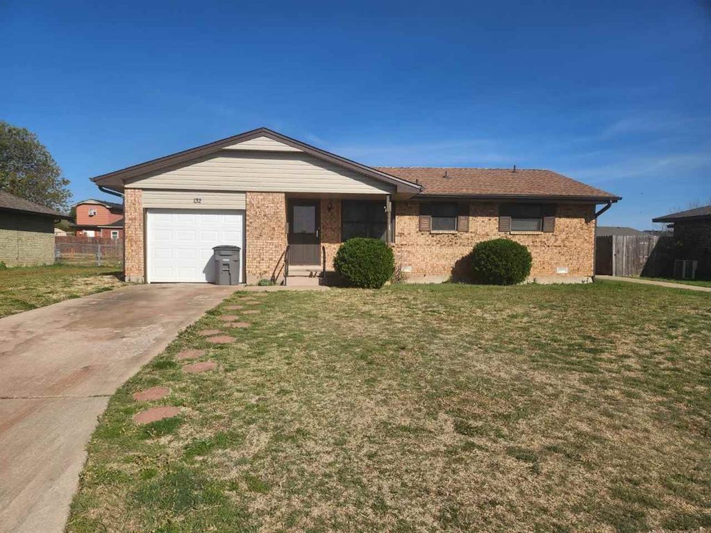 132 SW 69th St, Lawton, OK 73505
