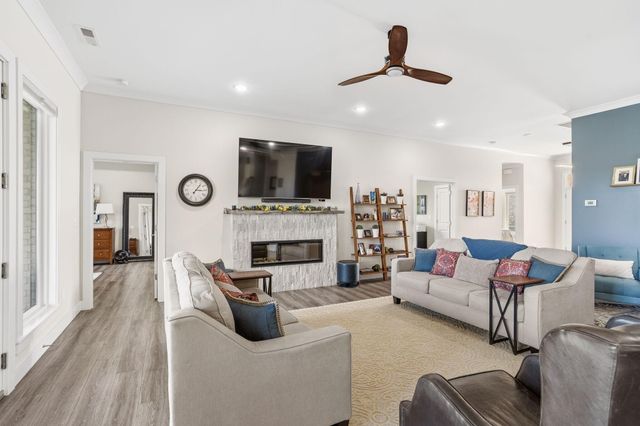 4810 CARLISLE CT, Columbia, MO 65201