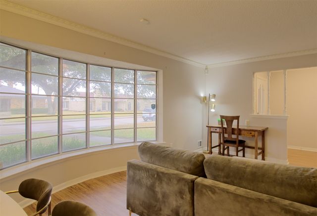 6906 Kiva Lane, Dallas, TX 75227