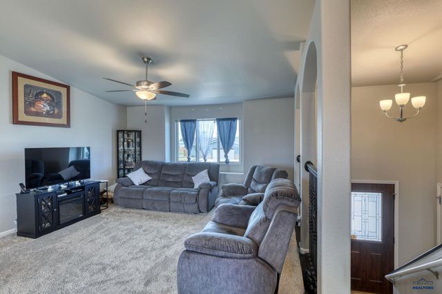 5843 DERRINGER RD, Rapid City, SD 57703