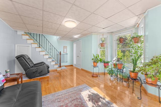 84 Hampson St, Dracut, MA 01826