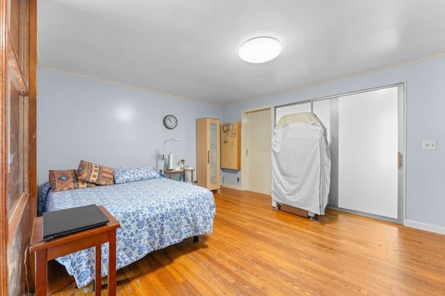84 Hampson St, Dracut, MA 01826