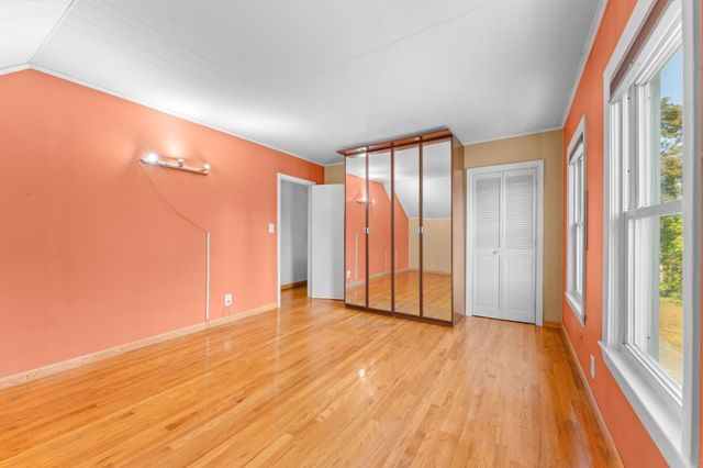 84 Hampson St, Dracut, MA 01826