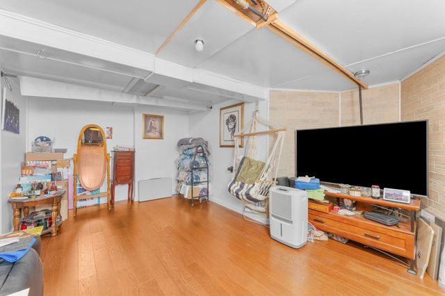 84 Hampson St, Dracut, MA 01826