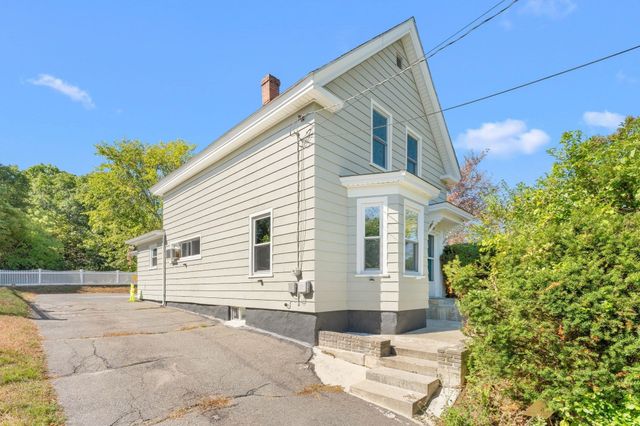 84 Hampson St, Dracut, MA 01826