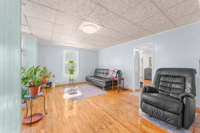 84 Hampson St, Dracut, MA 01826