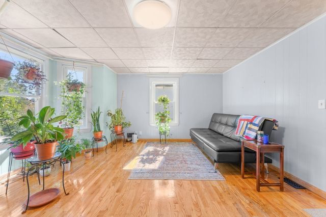84 Hampson St, Dracut, MA 01826