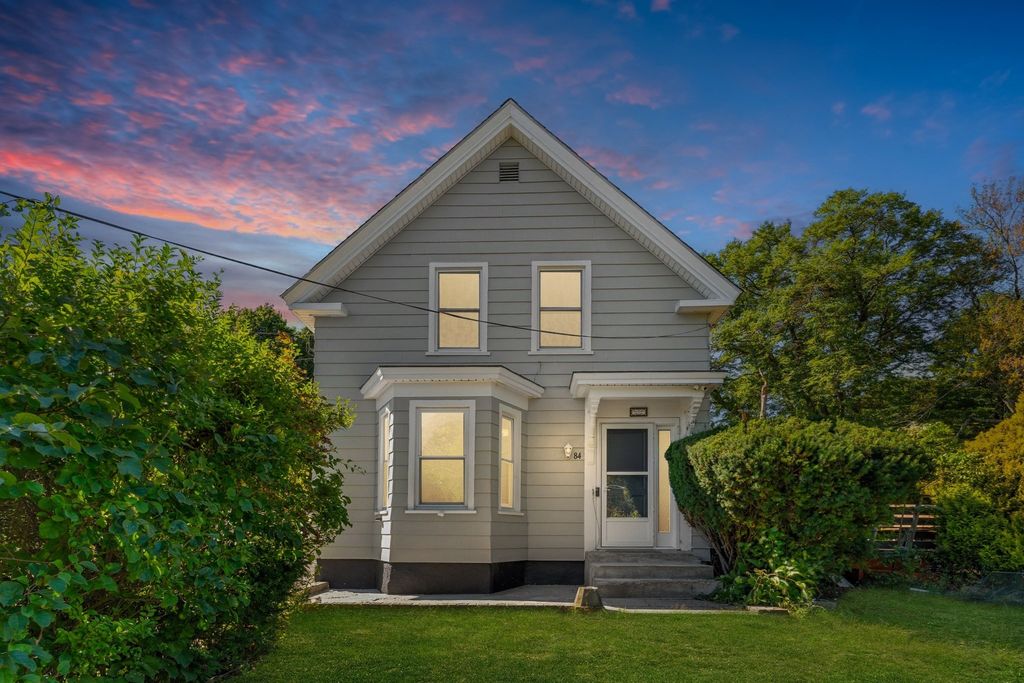 84 Hampson St, Dracut, MA 01826