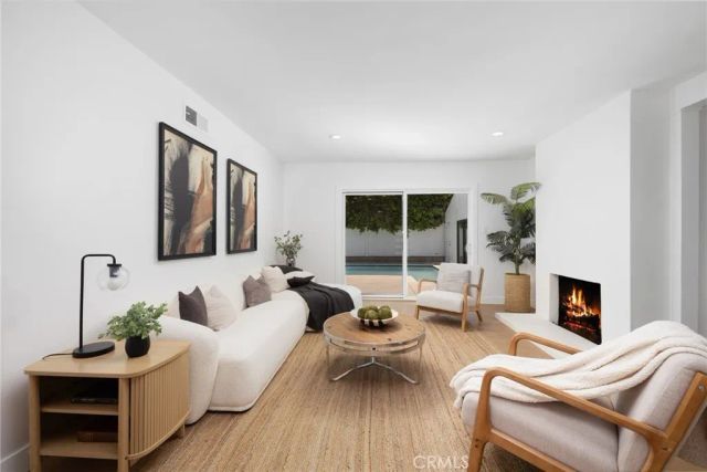15550 Otsego Street, Encino, CA 91436