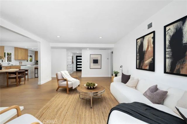 15550 Otsego Street, Encino, CA 91436