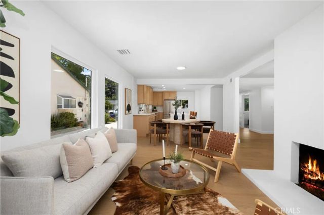 15550 Otsego Street, Encino, CA 91436